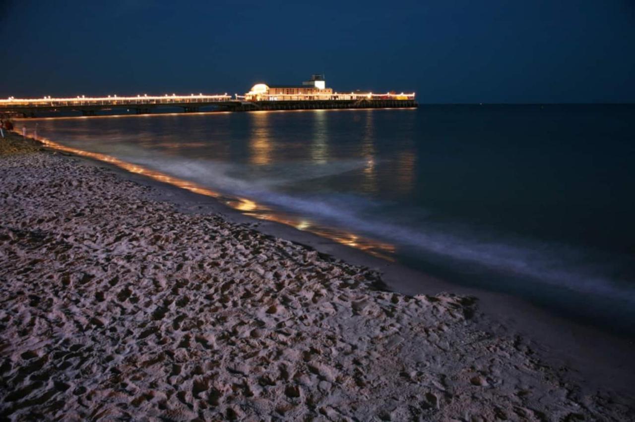 Flat-B, 4 Adults, 20 Mins To Beach, Netflix, Wifi, Sleeps 4 Adults บอร์นมัธ ภายนอก รูปภาพ