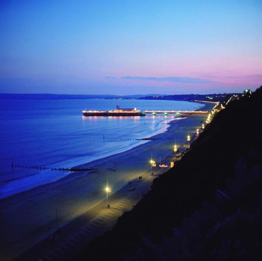 Flat-B, 4 Adults, 20 Mins To Beach, Netflix, Wifi, Sleeps 4 Adults บอร์นมัธ ภายนอก รูปภาพ