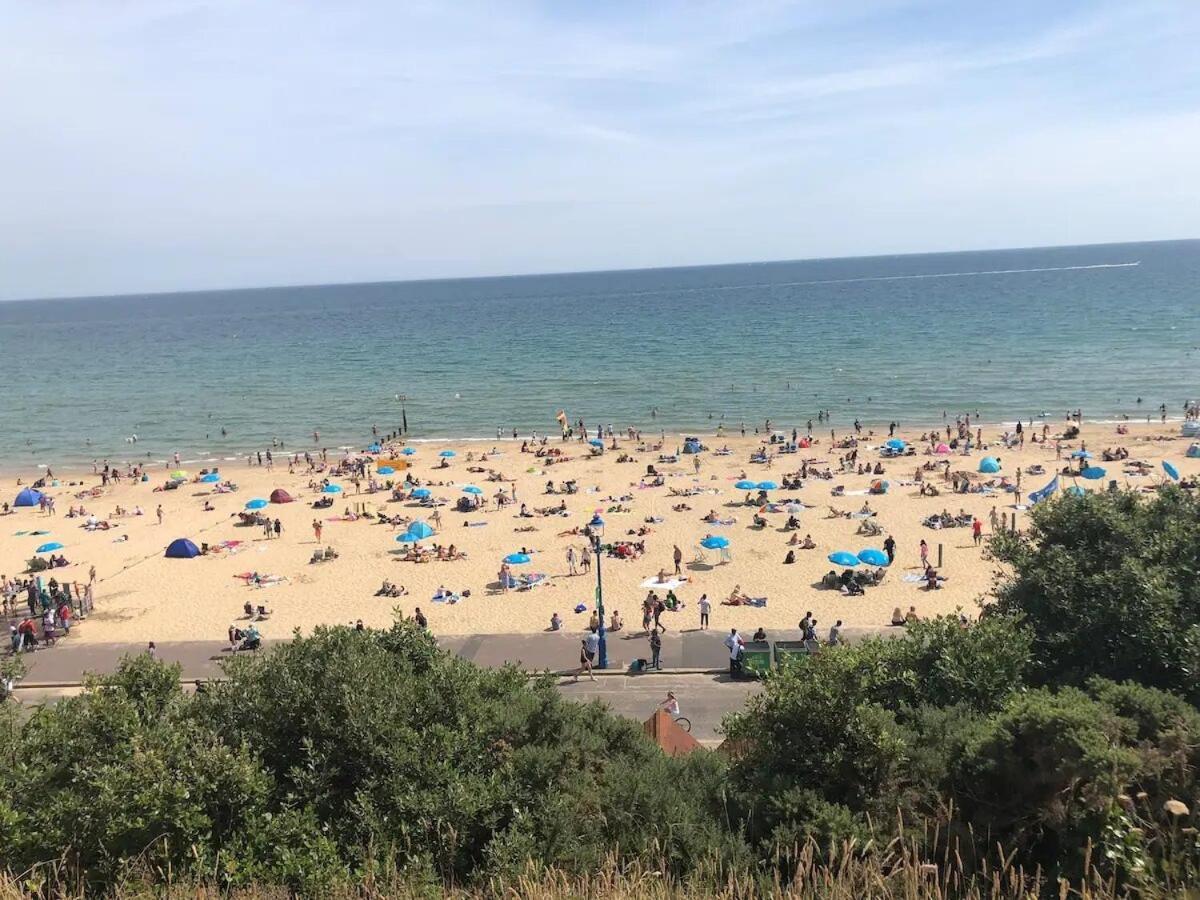 Flat-B, 4 Adults, 20 Mins To Beach, Netflix, Wifi, Sleeps 4 Adults บอร์นมัธ ภายนอก รูปภาพ